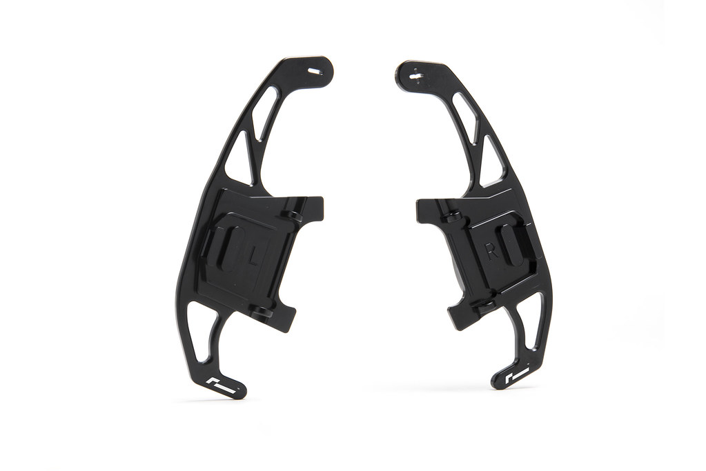 RacingLine  S-Tronic-Schaltwippen aus gefrästem Aluminium, Klavierlack-Optik / A4, S4 & RS4 (B9) / A5, S5 & RS5 (B9) / A3, S3 & RS3 (Audi Sportlenkrad) / TT, TTS, TTRS 8S / R8