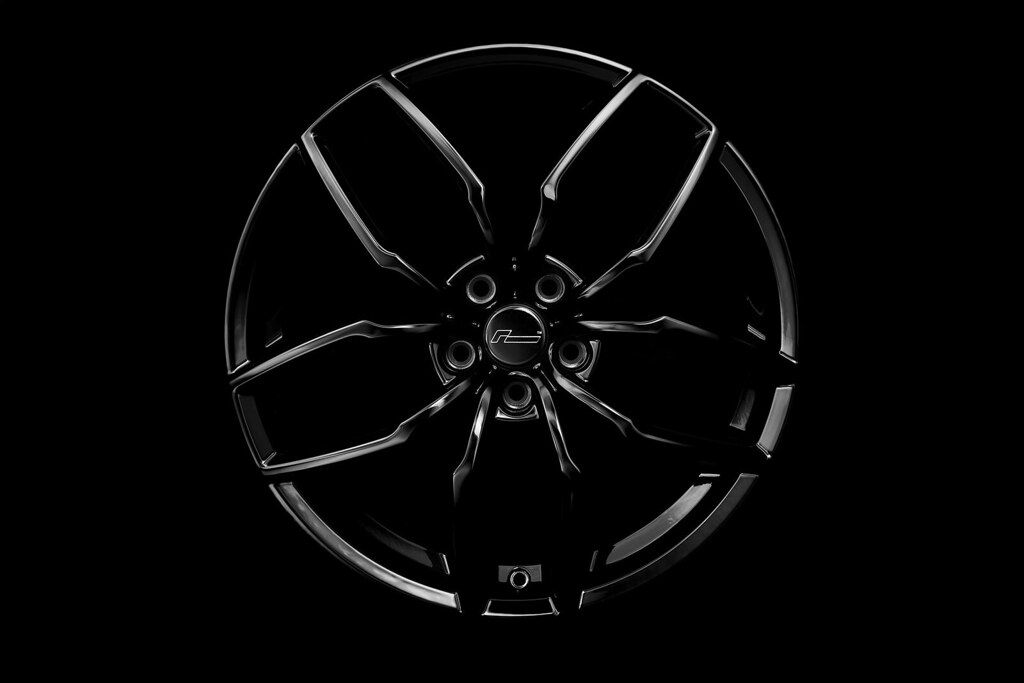RacingLine R360 Wheel 19" x 8.5" set / ET44 / Set of 4 Wheels/  Gloss Black