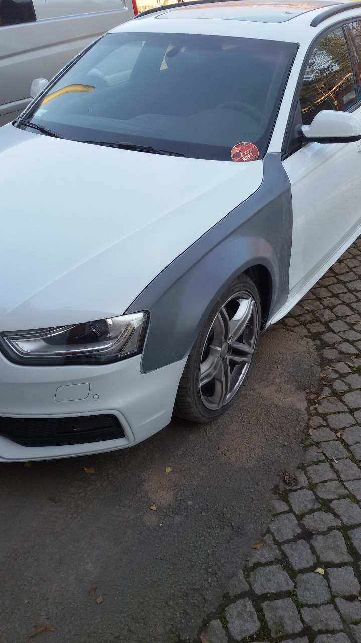 Audi A4 B8  Facelift verbreiterte GFK Kotflügel 3 cm pro Seite